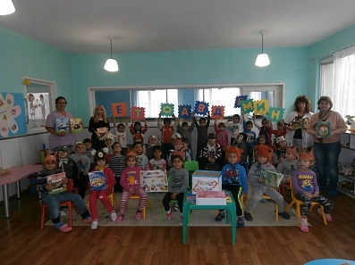 „Библиотека в детската градина“ и „Парад на приказните герои“ в детска градина „Славейче“, град Криводол 